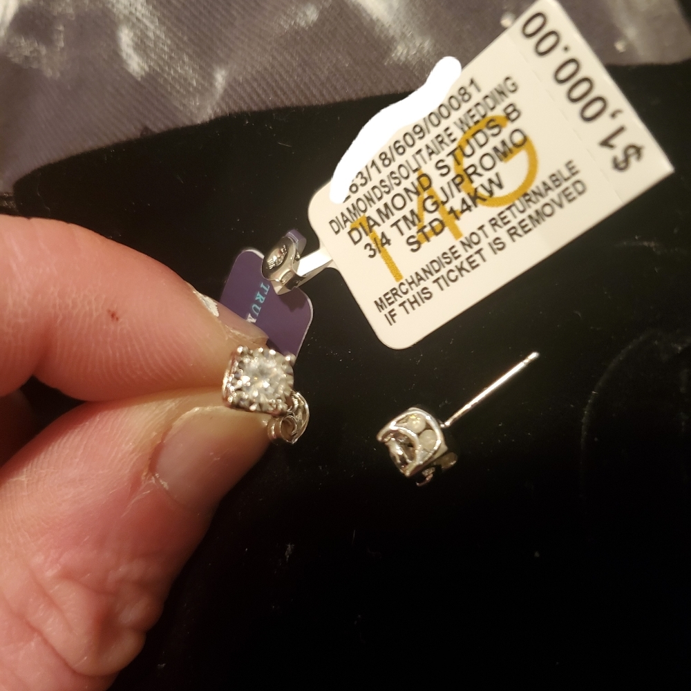 3/4 carat 15kw white gold earrings